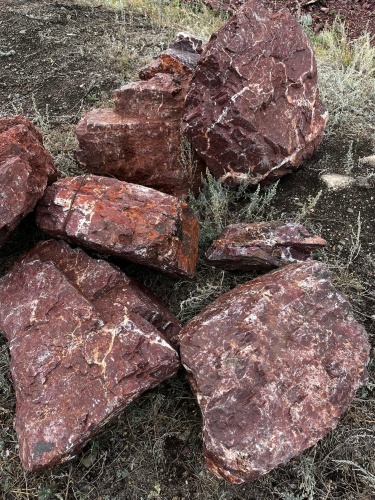 Ландшафтные глыбы красно-фиолетовые 200-1000 килограмм купить в Абакане