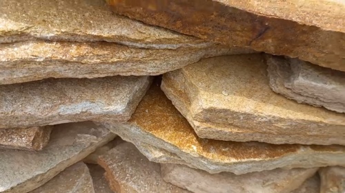 Плитняк златолит жёлтый золотистый для отмостки купить в Абакане