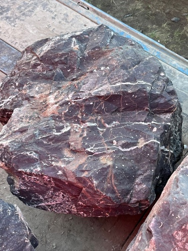 Камни для ландшафтного дизайна красно-фиолетовые 10-60 килограмм купить в Абакане