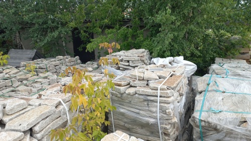 Плитняк галтованный гранитный для ландшафтного дизайна купить в Абакане