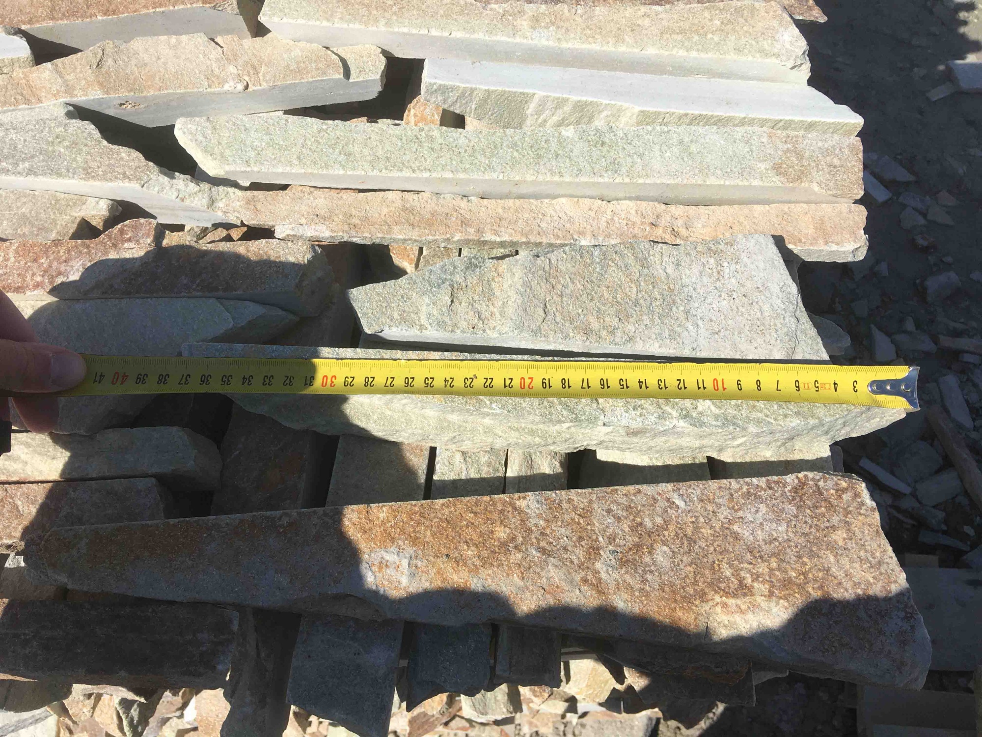 Горбушка златолит золотистый для облицовки купить в Абакане