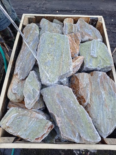 Златолит жёлтый, жёлто-зелёный глыбки и валуны для ланшафтного дизайна купить в Абакане