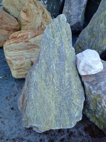 Златолит жёлтый, жёлто-зелёный глыбки и валуны для ланшафтного дизайна купить в Абакане