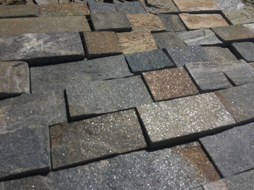 Плитка пилёная златолит Уральский для цоколя, отмостки купить в Абакане