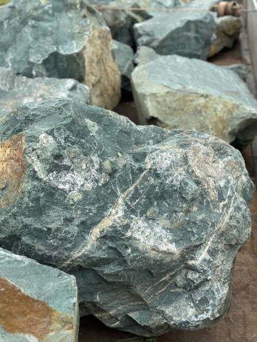 Камни для ландшафтного дизайна зелёные 10-60 килограмм купить в Абакане