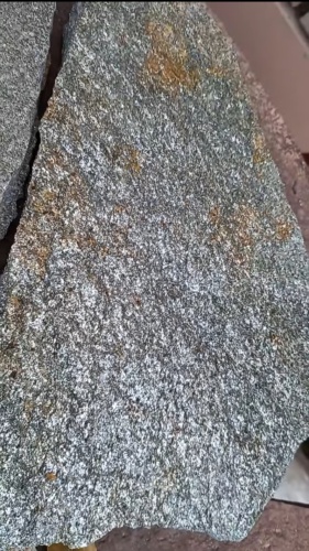 Плитняк златолит серебристый для цоколя, отмостки купить в Абакане