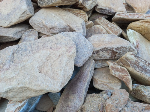 Златолит жёлтый, жёлто-зелёный глыбки и валуны для ланшафтного дизайна купить в Абакане