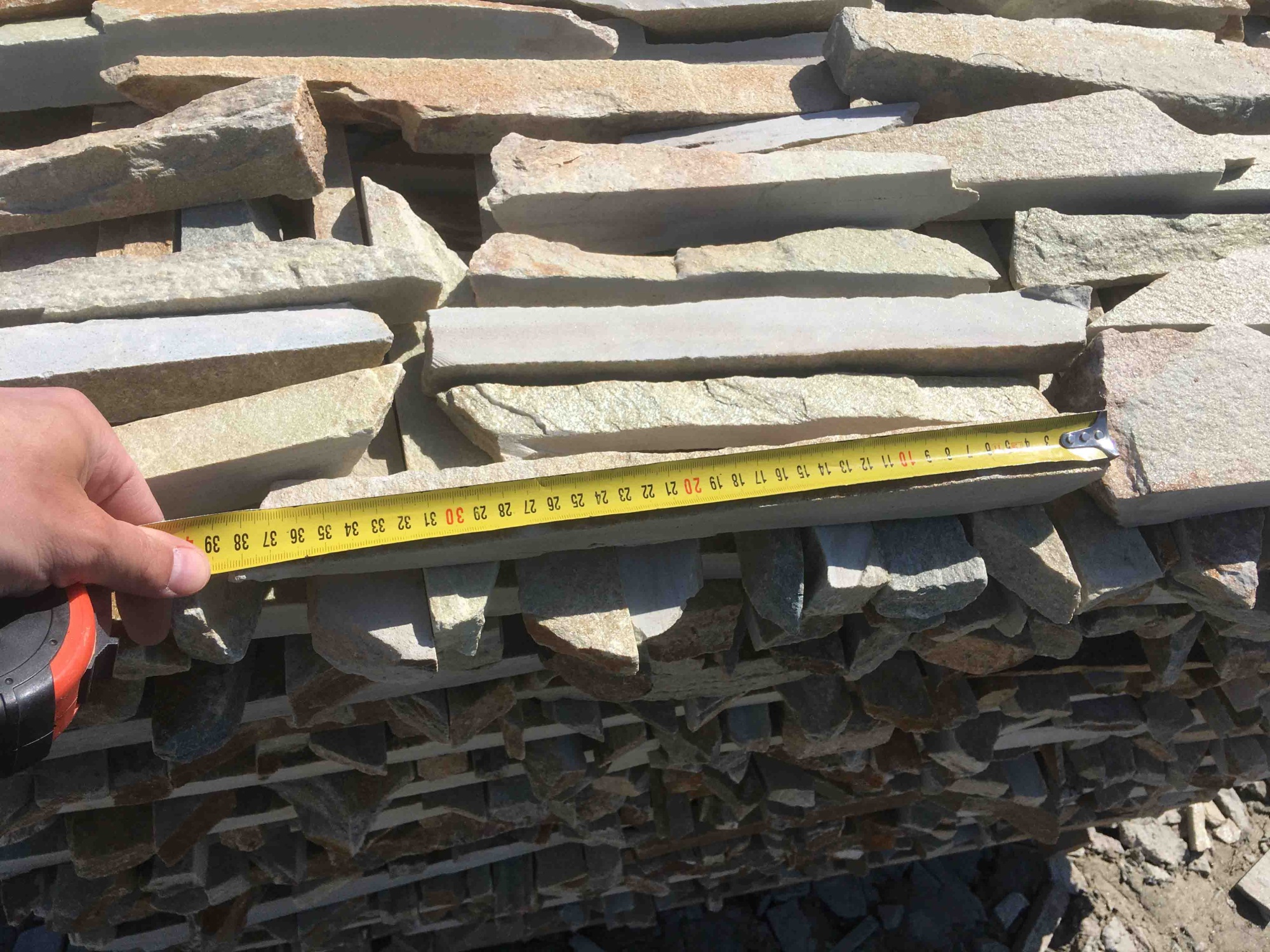 Горбушка златолит золотистый для облицовки купить в Абакане