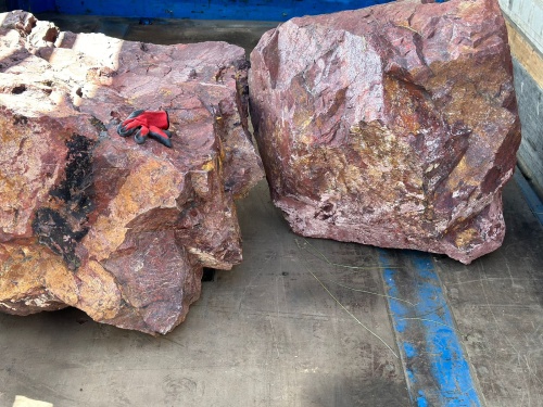 Ландшафтные глыбы красно-фиолетовые 200-1000 килограмм купить в Абакане
