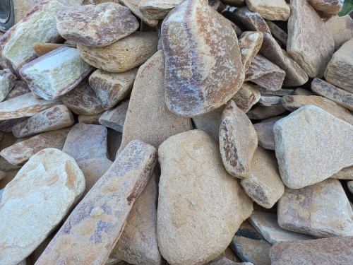 Златолит жёлтый, жёлто-зелёный глыбки и валуны для ланшафтного дизайна купить в Абакане