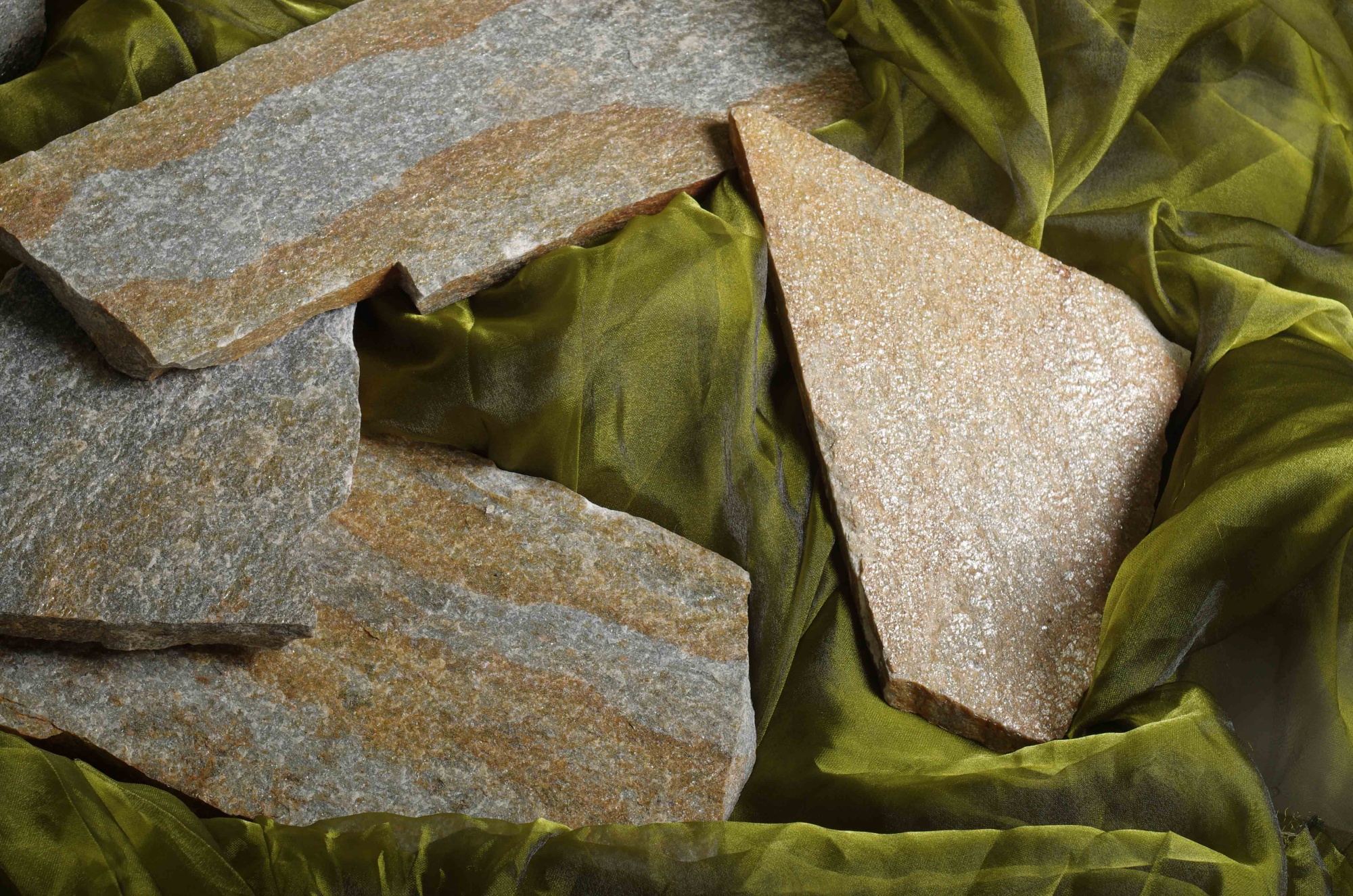 Плитняк златолит Уральский  для фасада купить в Абакане