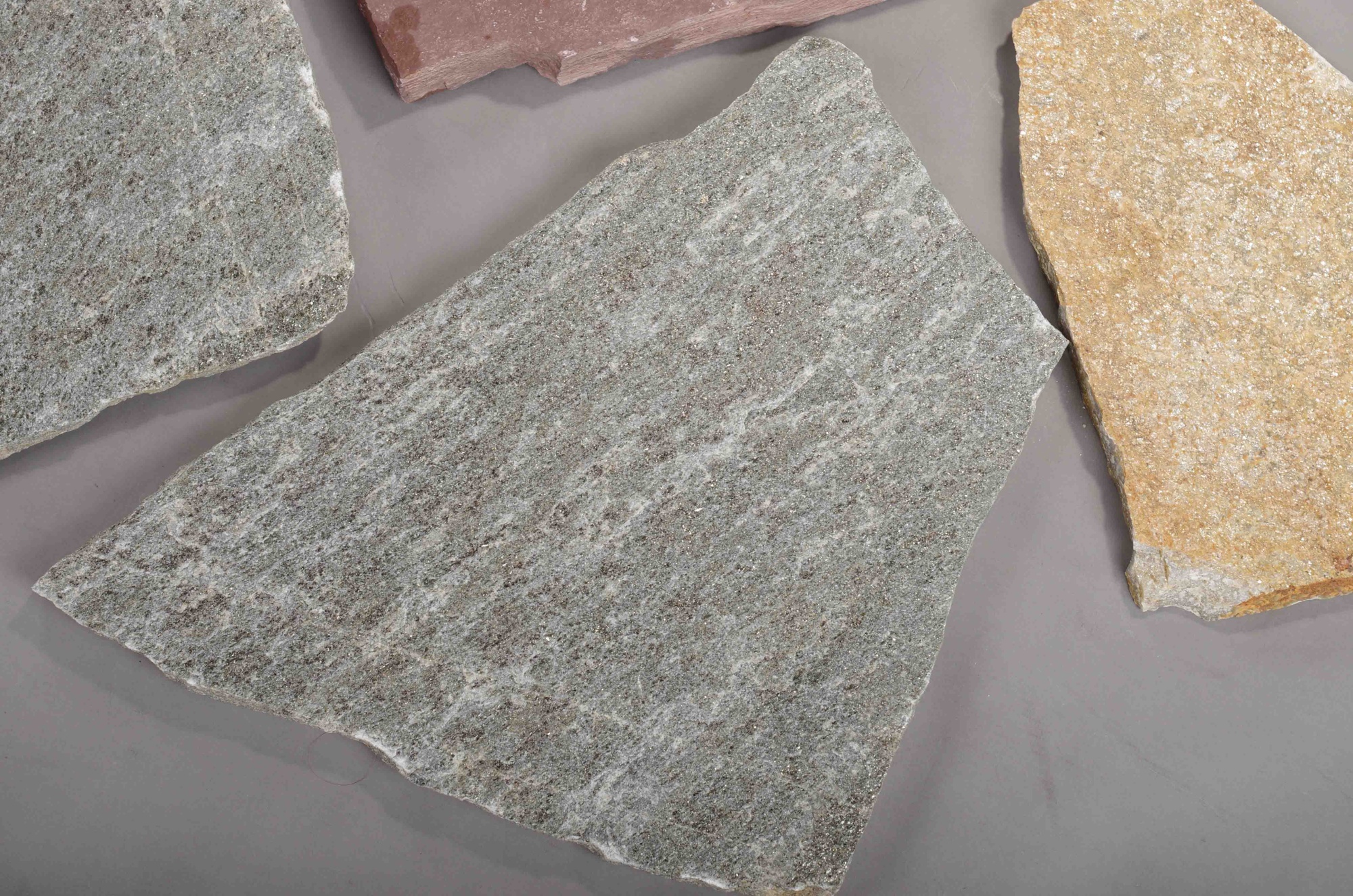 Плитняк златолит Уральский  для фасада купить в Абакане