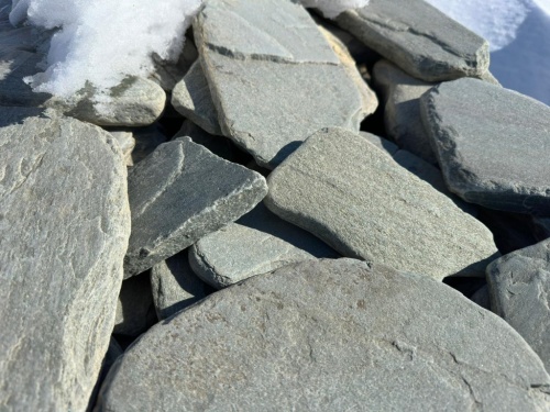 Плитняк златолит зелёный галтованный для цоколя купить в Абакане