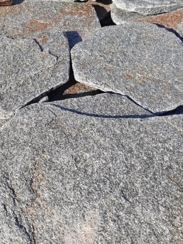 Златолит серебристый галтованный для лестниц купить в Абакане