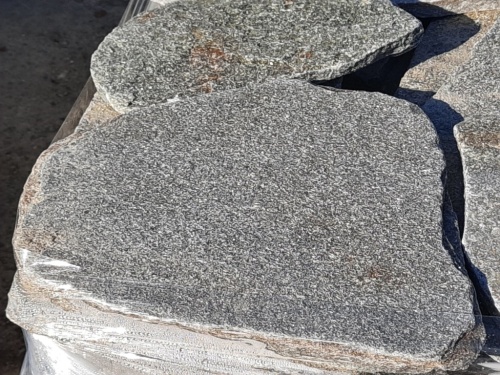 Златолит серебристый галтованный для лестниц купить в Абакане