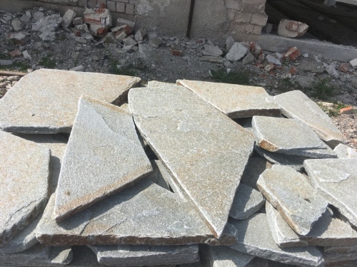 Златолит серебристый галтованный для лестниц купить в Абакане